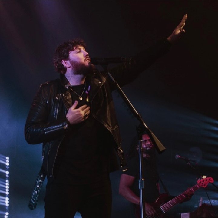 Lirik Lagu 'Can I Be Him' by James Arthur (Terjemahan)