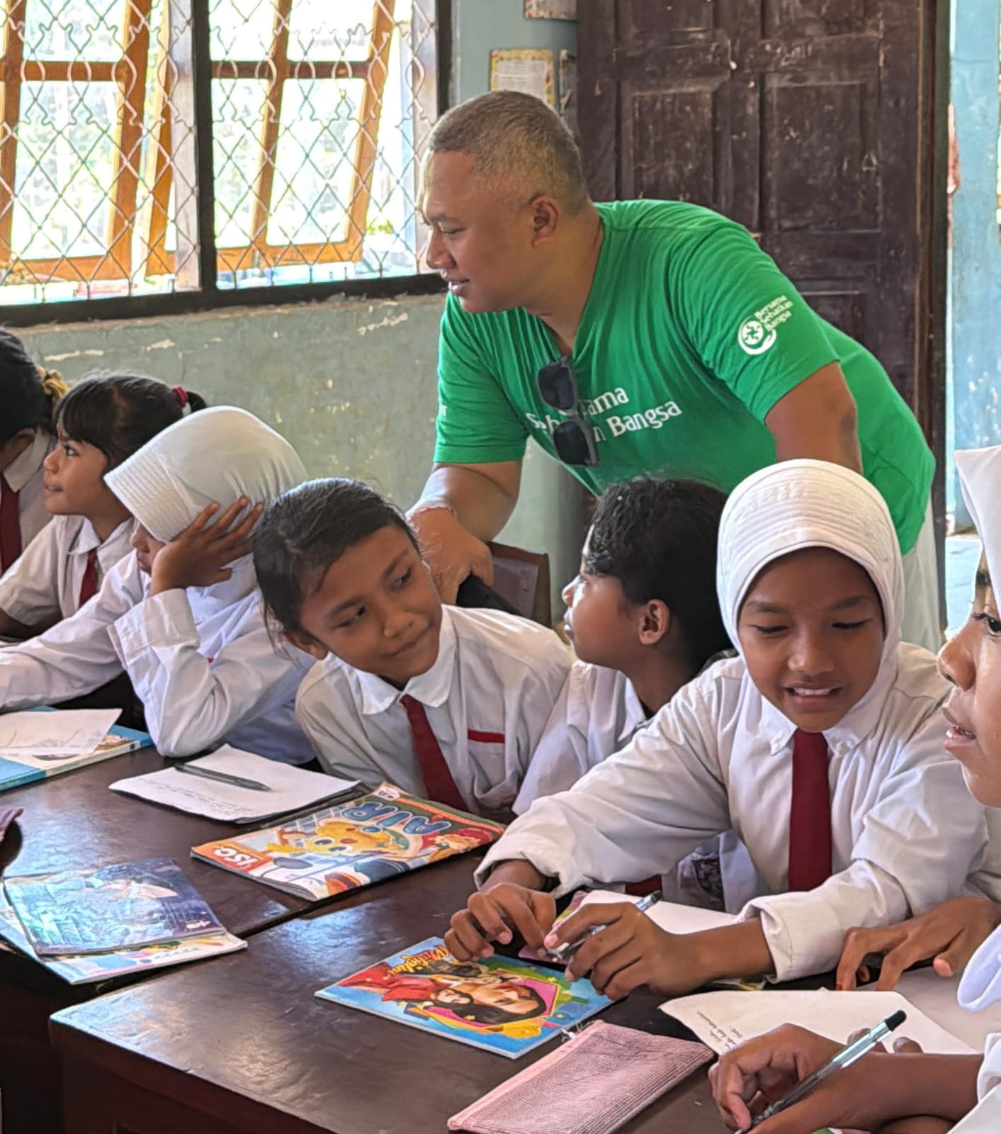 Ketika Penggerak Pendidikan di Daerah Terpencil SFD Arie Wibowo Raih Penghargaan