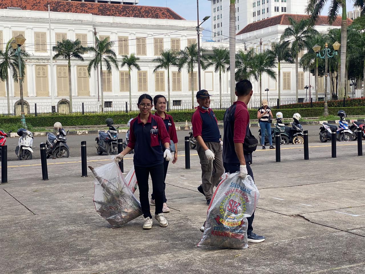 Hari Peduli Sampah Nasional, Artha  Graha Peduli dan Hotel Borobudur Laksanakan Gerakan ASRI Serentak