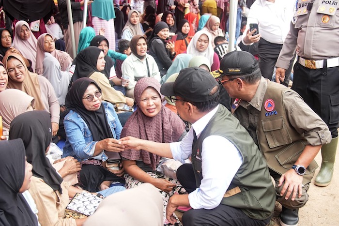 Menko PMK Tegaskan Negara Hadir, Pembangunan Huntara Dipercepat