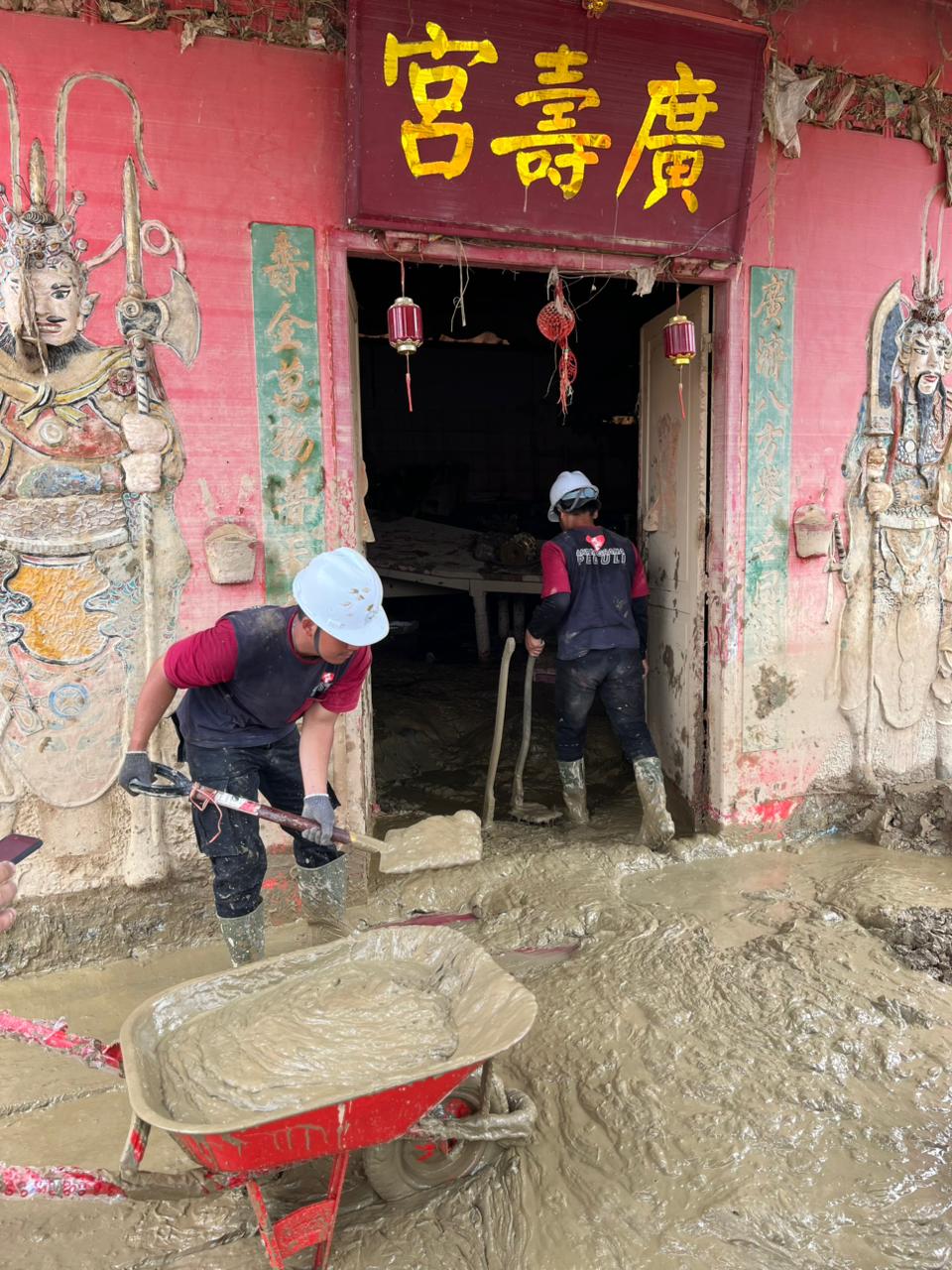 Artha Graha Peduli Bersihkan Masjid, Vihara, dan Sekolah Pascabencana di Aceh Tamiang