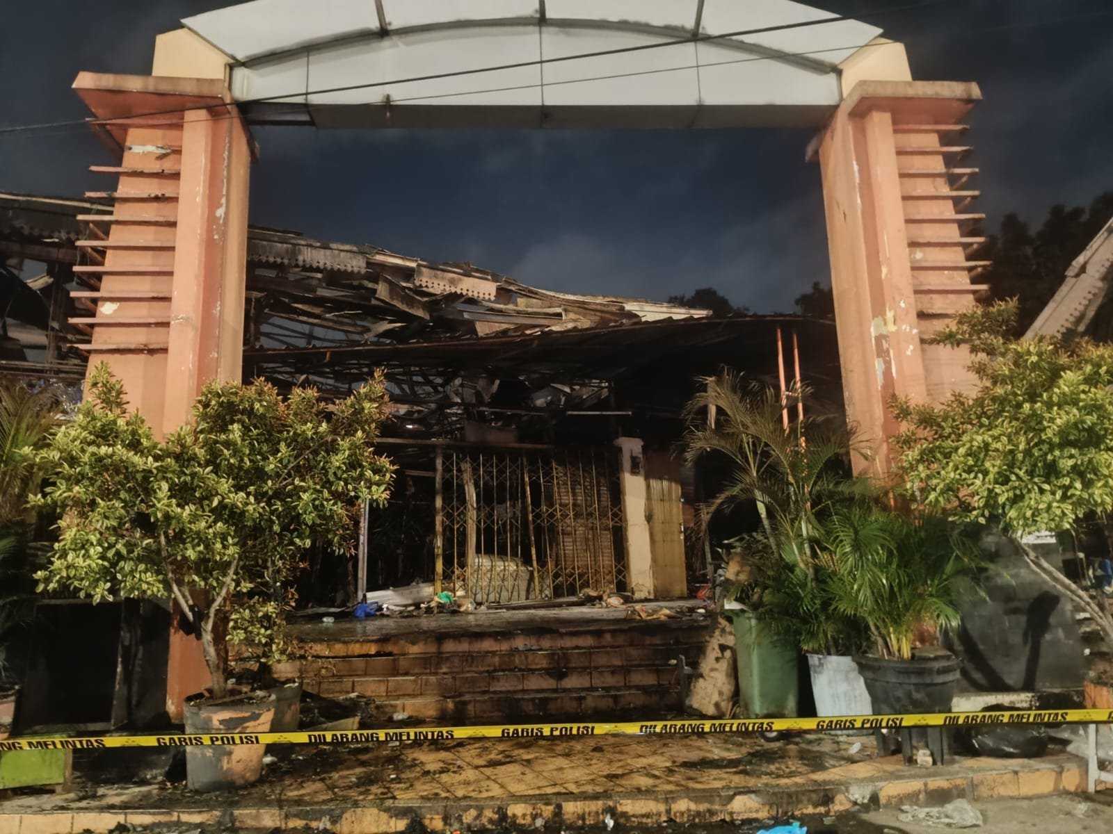 Bau Hangus Masih Terasa di Lokasi Kebakaran Taman Puring 