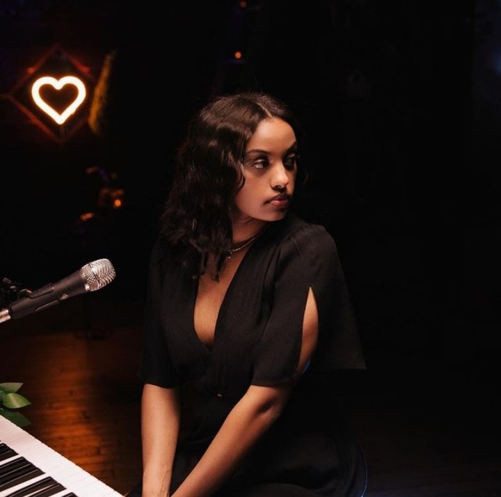 Lirik Lagu ' Dandelions ' || Oleh : Ruth B || beserta terjemahannya.