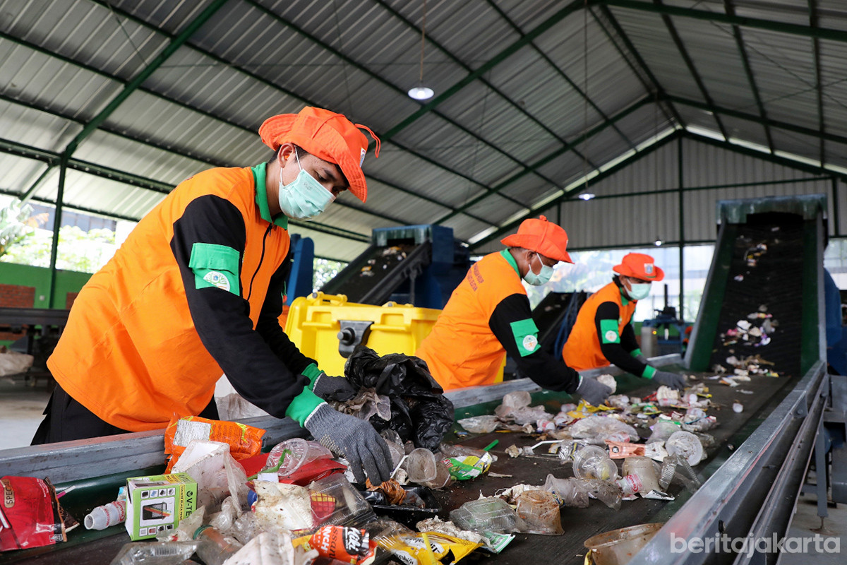 Mantap, TPS 3R di Lenteng Agung Sudah Mulai Beroperasi