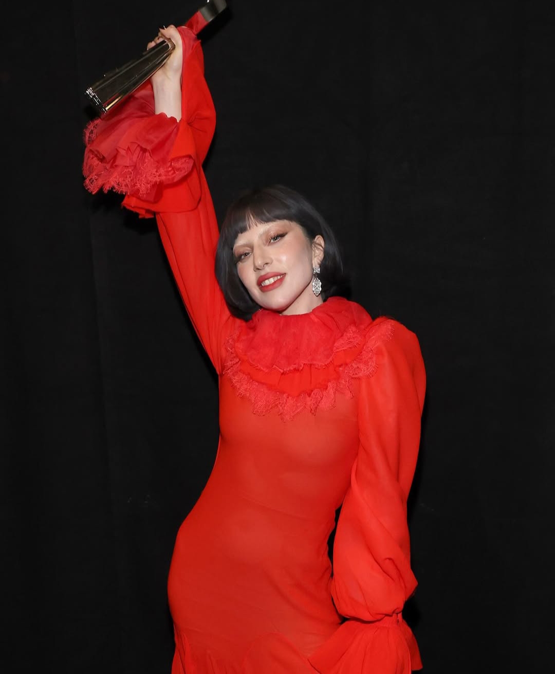 Kameramen Bikin Lady Gaga Jatuh Tersungkur di Hadapan Pengemar saat Konser Berlangsung