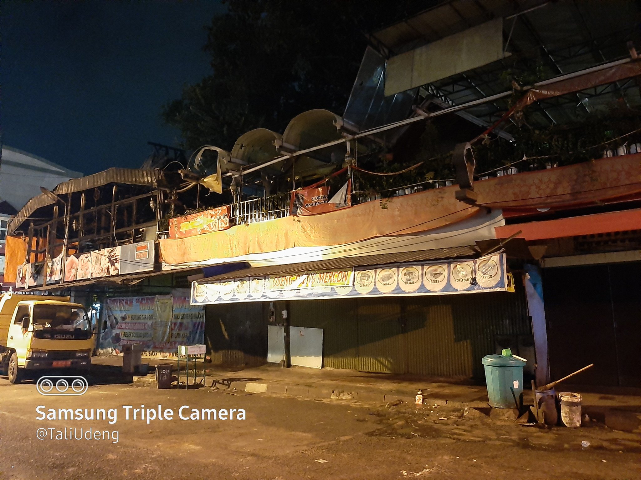 1.150 Petugas Diturunkan untuk Bersihkan Sampah Pasca Demo