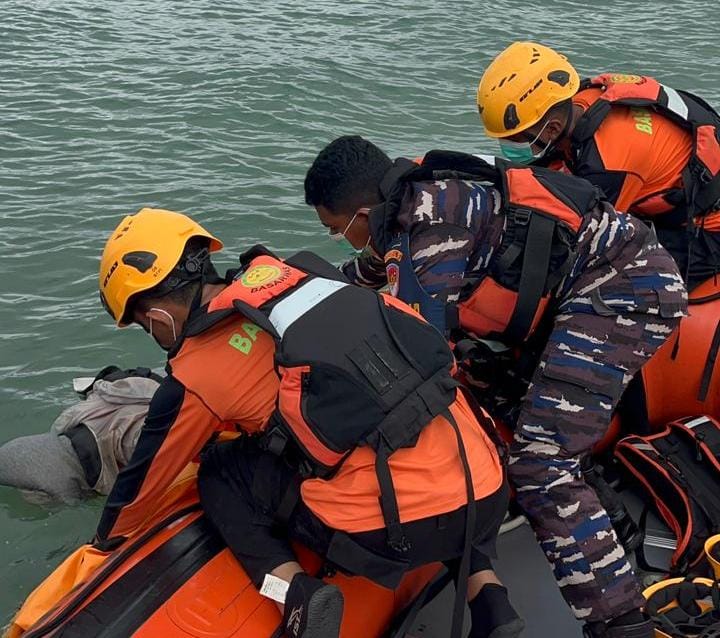 Sinergi TNI AL dan Tim SAR Gerak Cepat Evakuasi Korban di Barelang