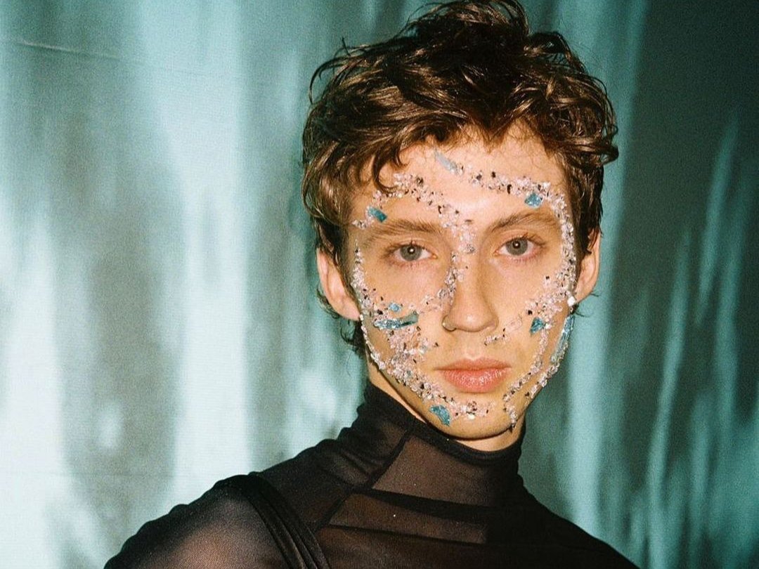 Lirik Lagu Angel Baby - Troye Sivan dan Terjemahannya