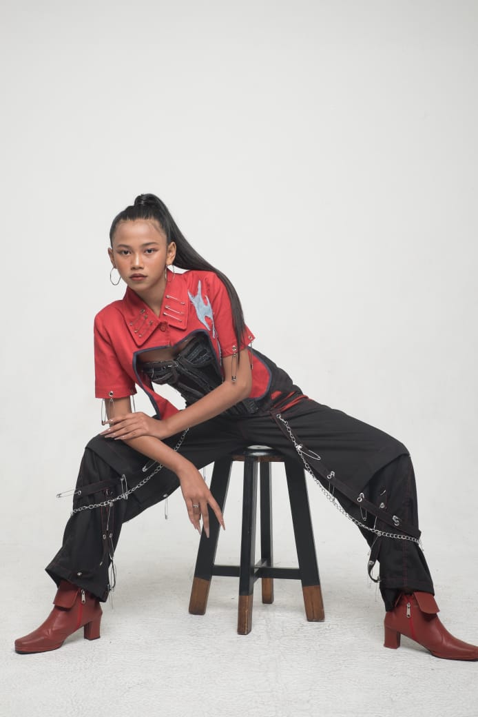 JS Management Konsisten Cetak Talenta, Ghia Sabet Runner Up Puteri Kebaya Jatim 2025