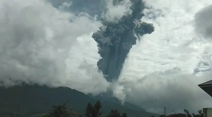 Gunung Marapi Meletus Lagi, Lontarkan Abu Vulkanik Sampai 1 Km