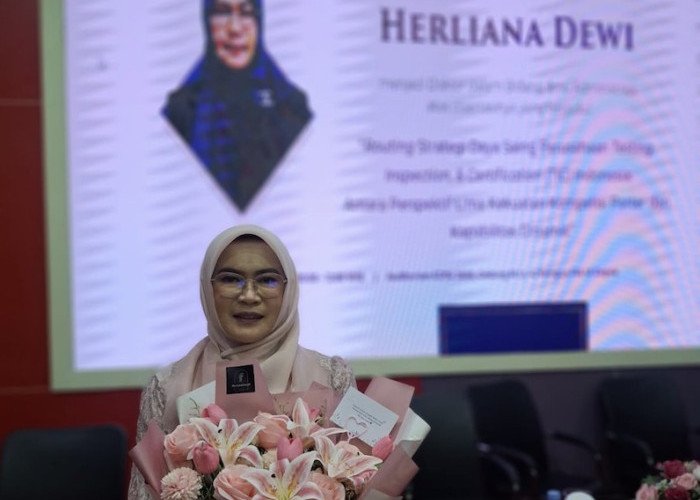 Herliana Dewi Raih Gelar Doktor Ilmu Administrasi