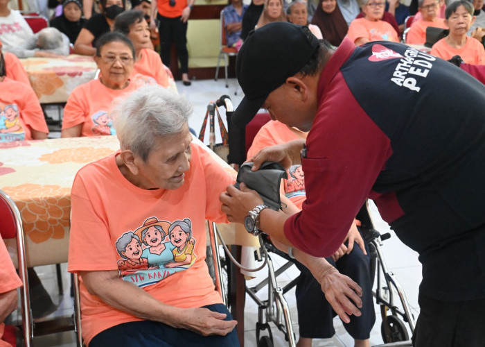 Ini Alasan Hotel Borobudur Perkuat Aksi Baksos Artha Graha Peduli di Panti Jompo