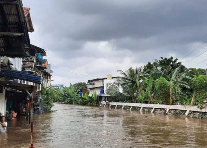 Luapan Kali Mampang Bikin 12 RT di Jaksel Banjir