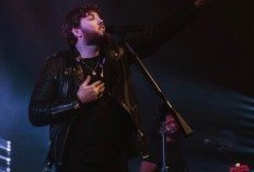 Lirik Lagu 'Can I Be Him' by James Arthur (Terjemahan)